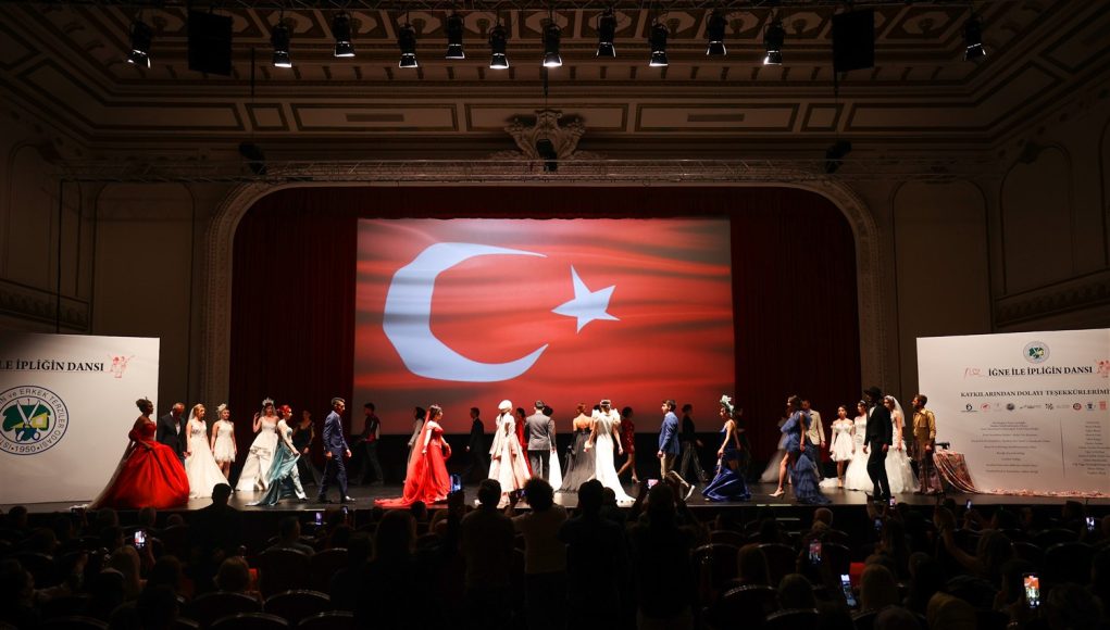 TERZİ ESNAFI ÇOCUKLAR YARARINA DEFİLE DÜZENLEDİ